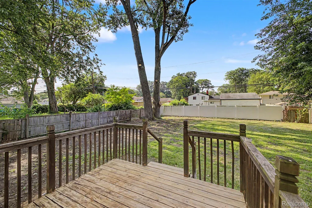 31765 Brown Street Garden City City MI 48135