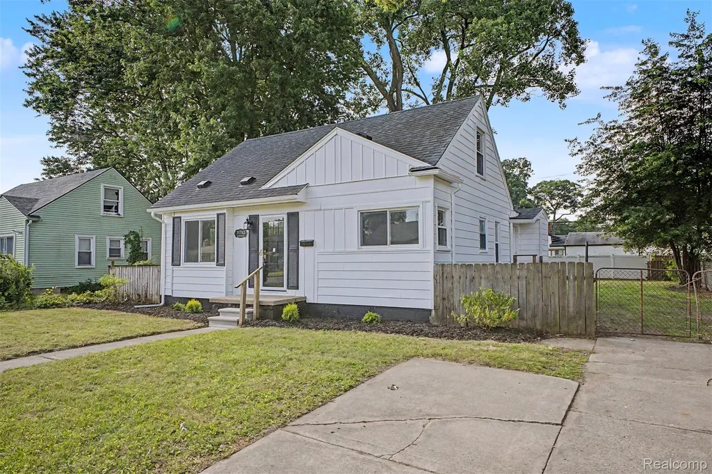 31765 Brown Street Garden City City MI 48135
