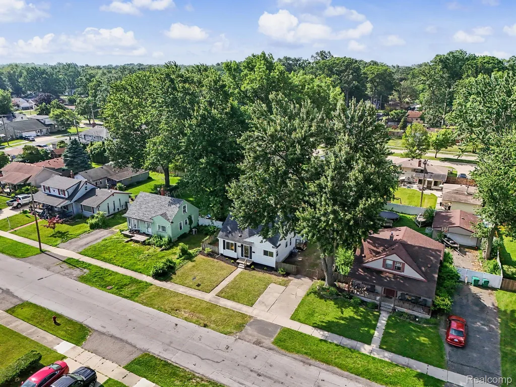 31765 Brown Street Garden City City MI 48135
