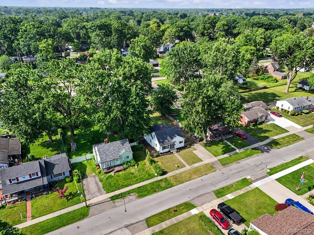 31765 Brown Street Garden City City MI 48135
