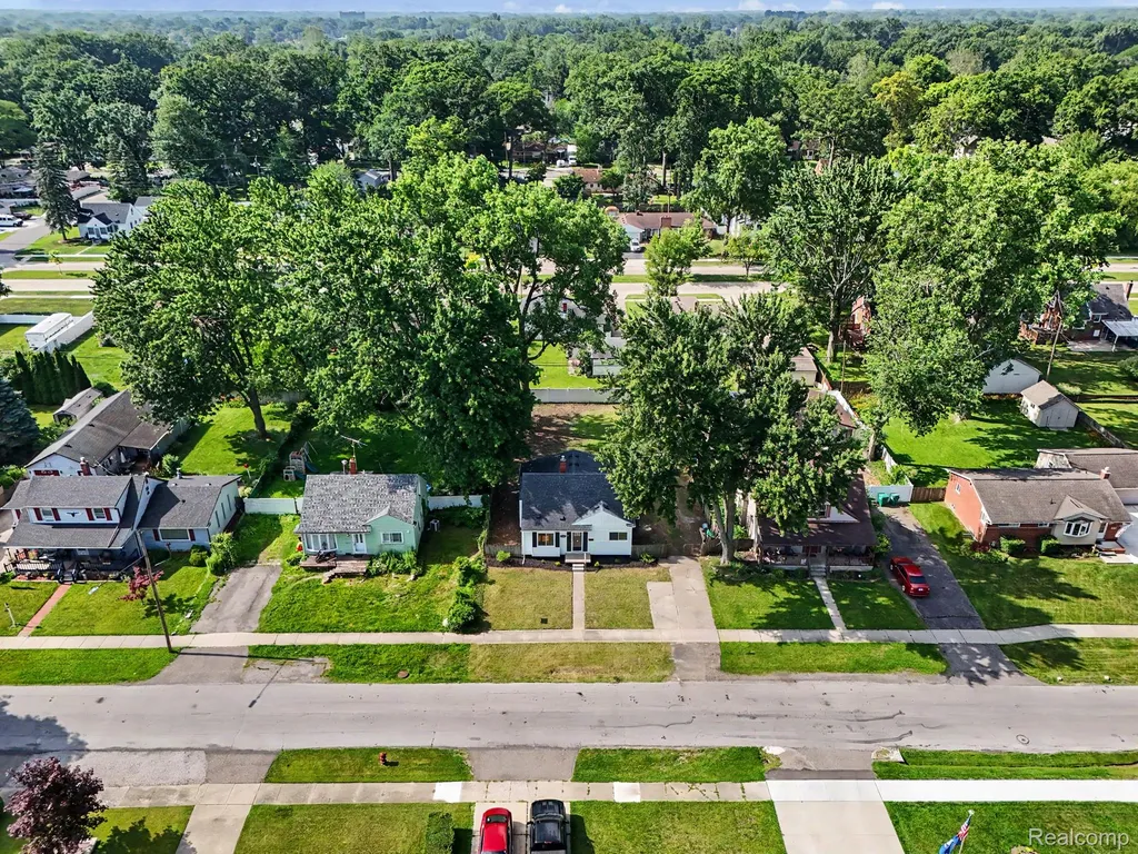 31765 Brown Street Garden City City MI 48135
