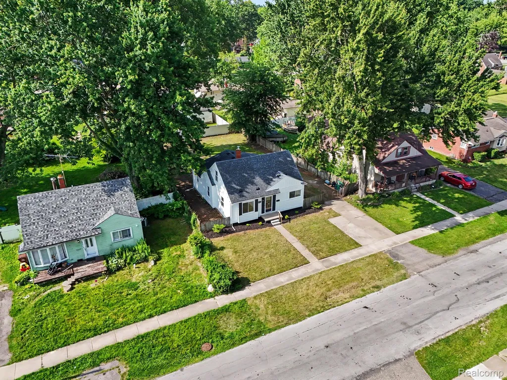 31765 Brown Street Garden City City MI 48135