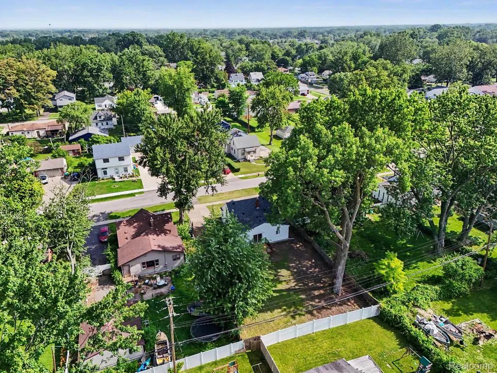31765 Brown Street Garden City City MI 48135