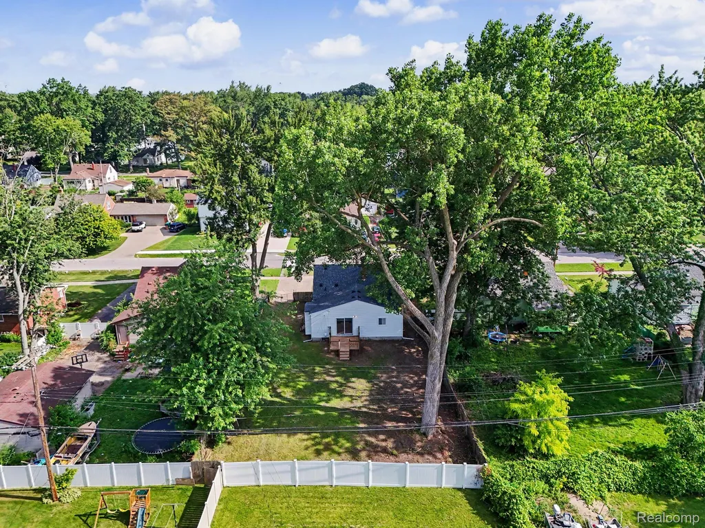 31765 Brown Street Garden City City MI 48135
