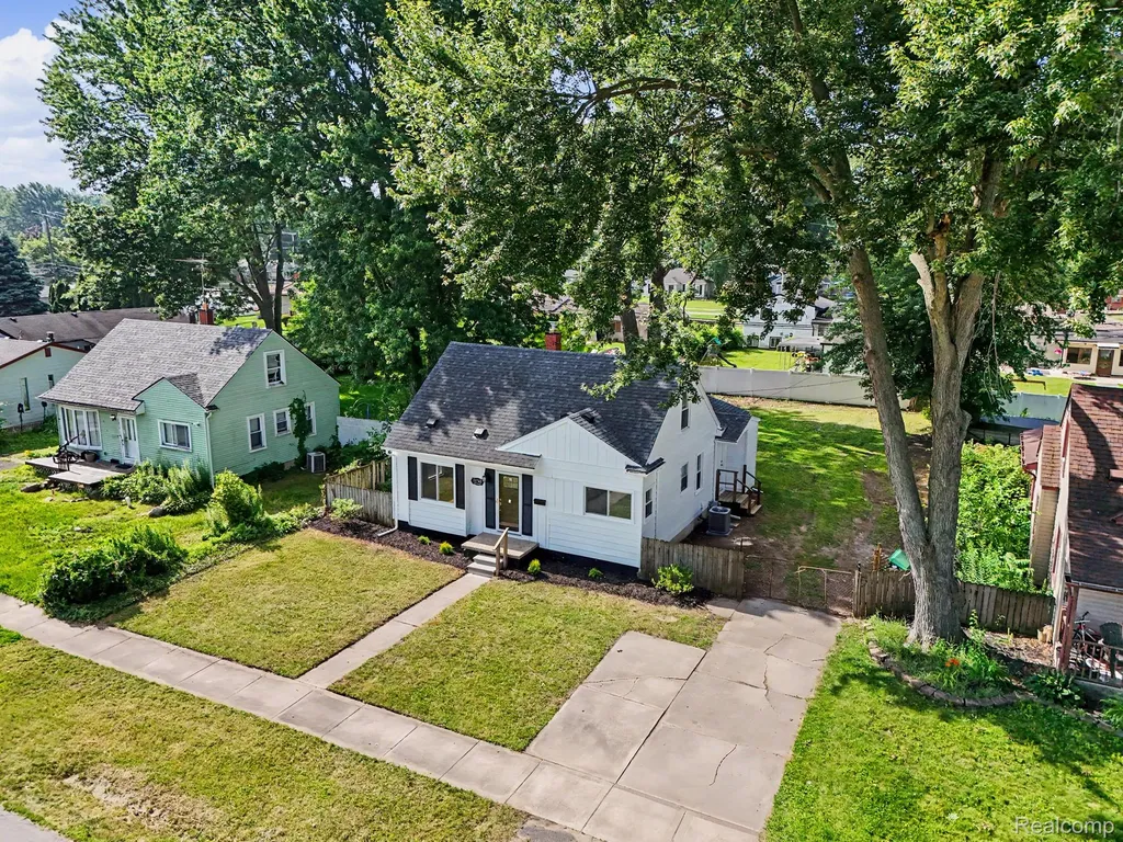 31765 Brown Street Garden City City MI 48135