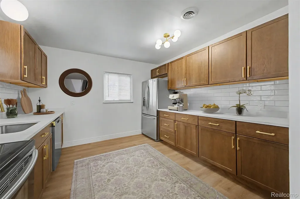 31765 Brown Street Garden City City MI 48135