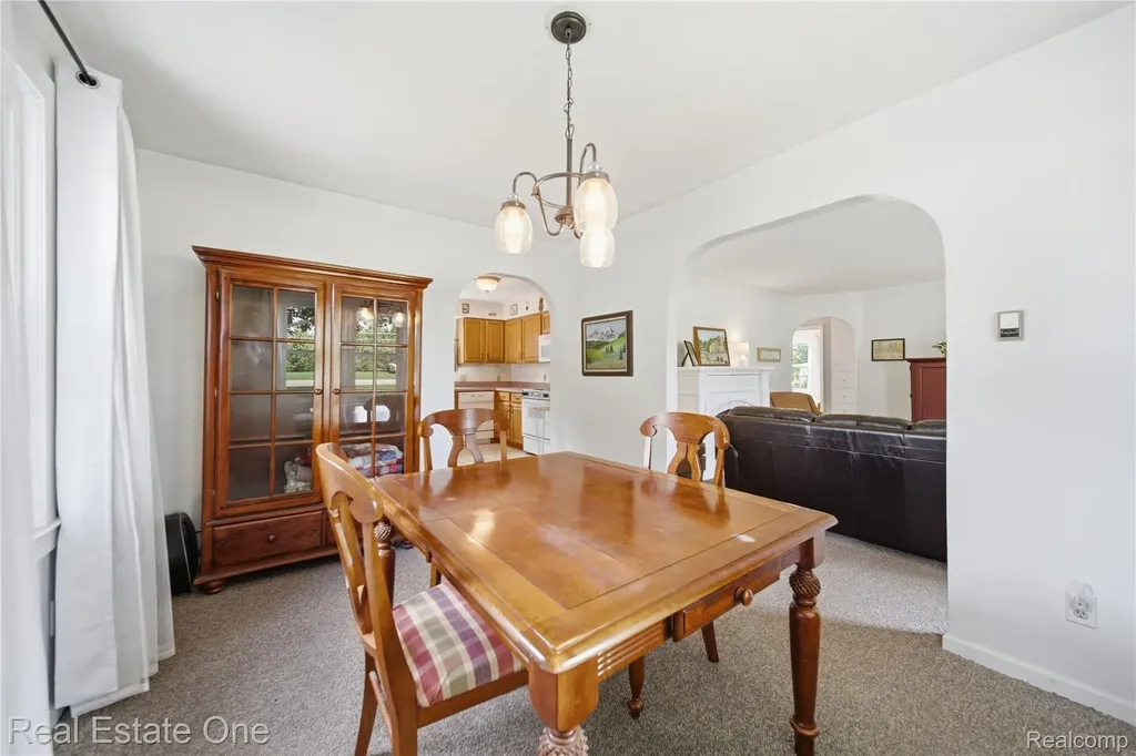 665 S Howell Street Pinckney Village MI 48169