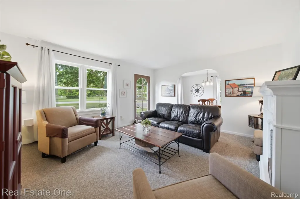 665 S Howell Street Pinckney Village MI 48169