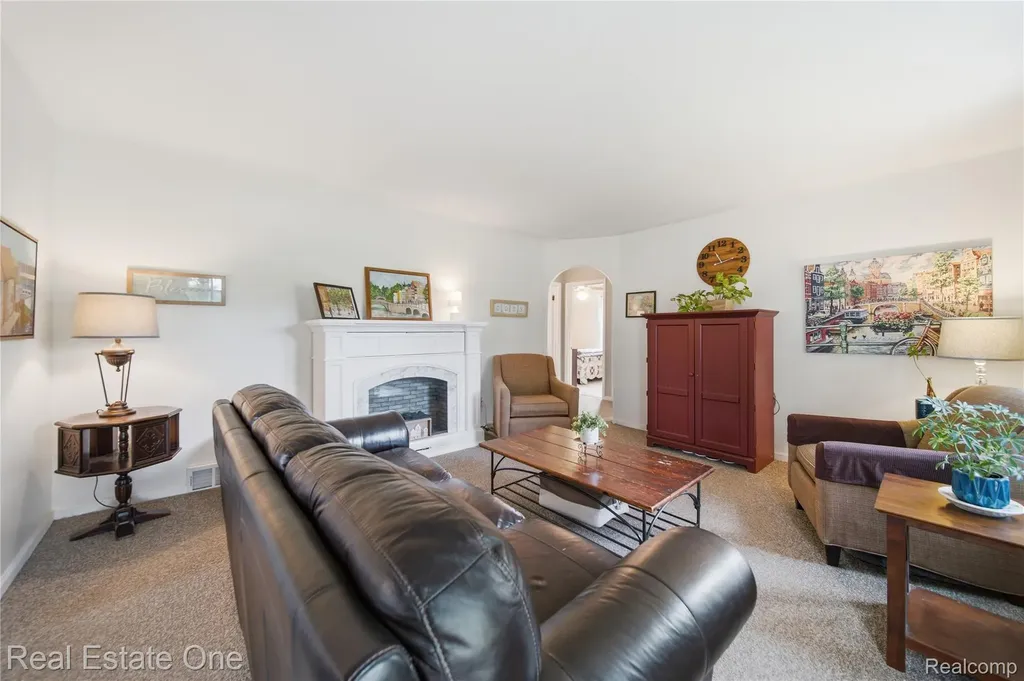 665 S Howell Street Pinckney Village MI 48169