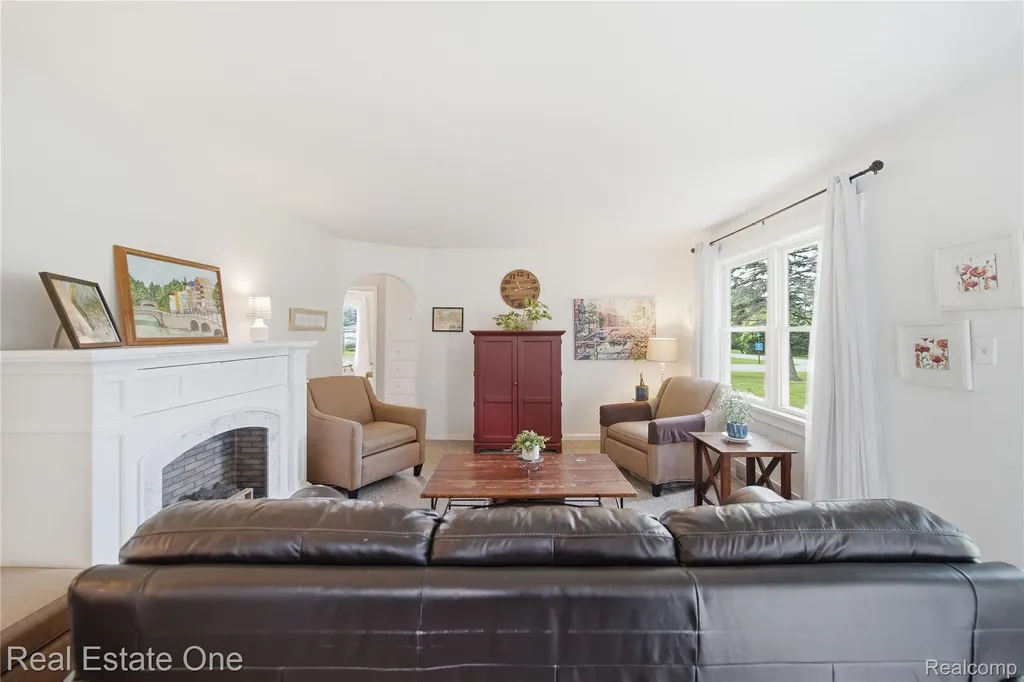 665 S Howell Street Pinckney Village MI 48169
