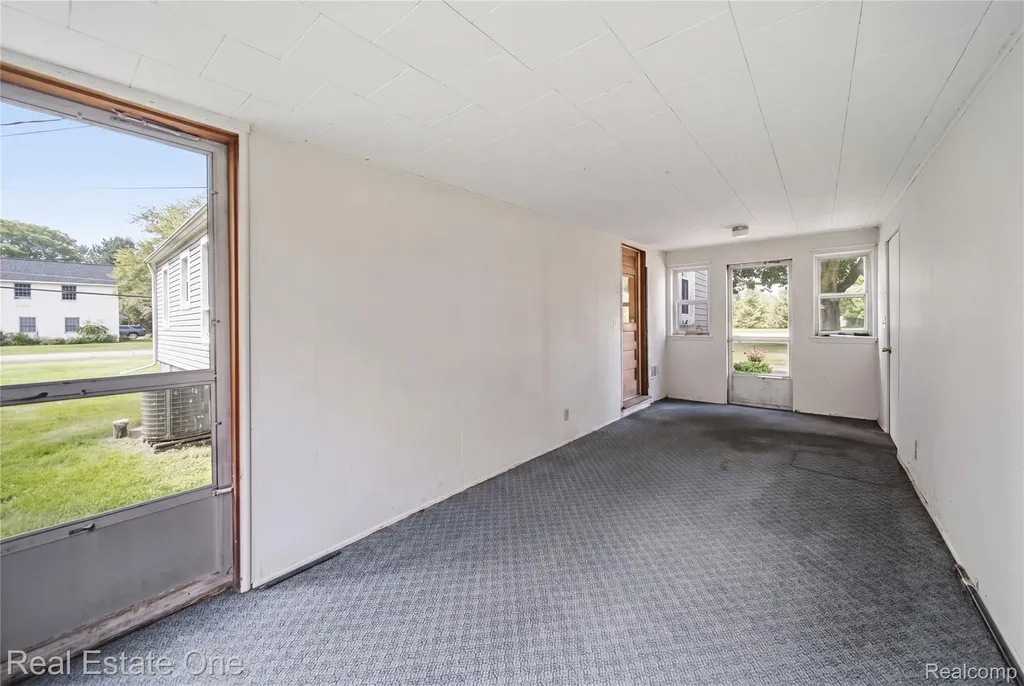 665 S Howell Street Pinckney Village MI 48169
