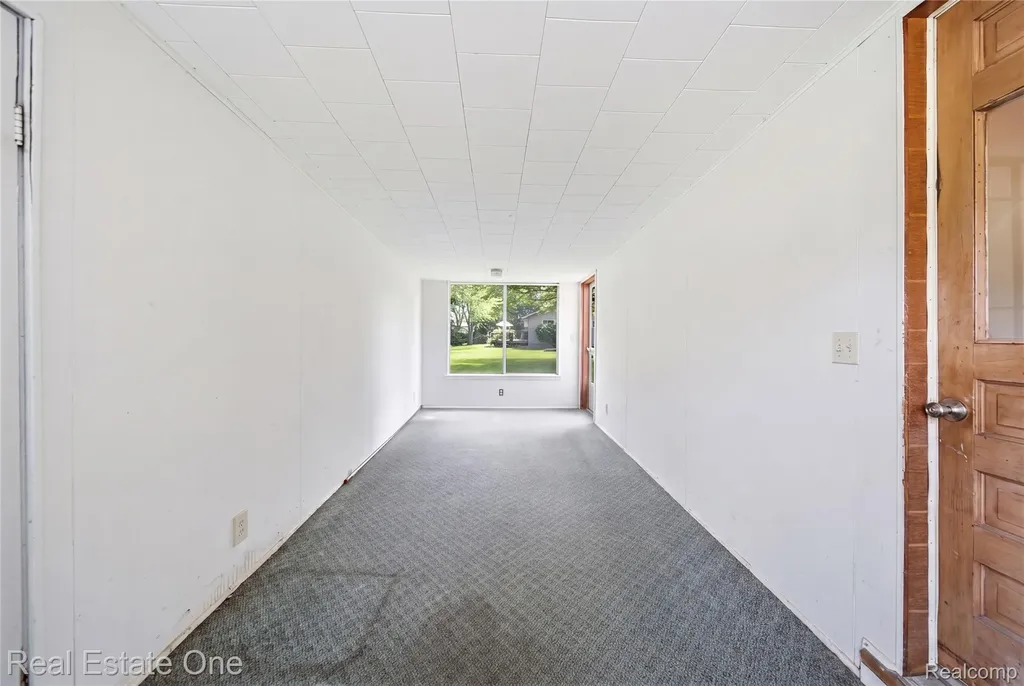 665 S Howell Street Pinckney Village MI 48169