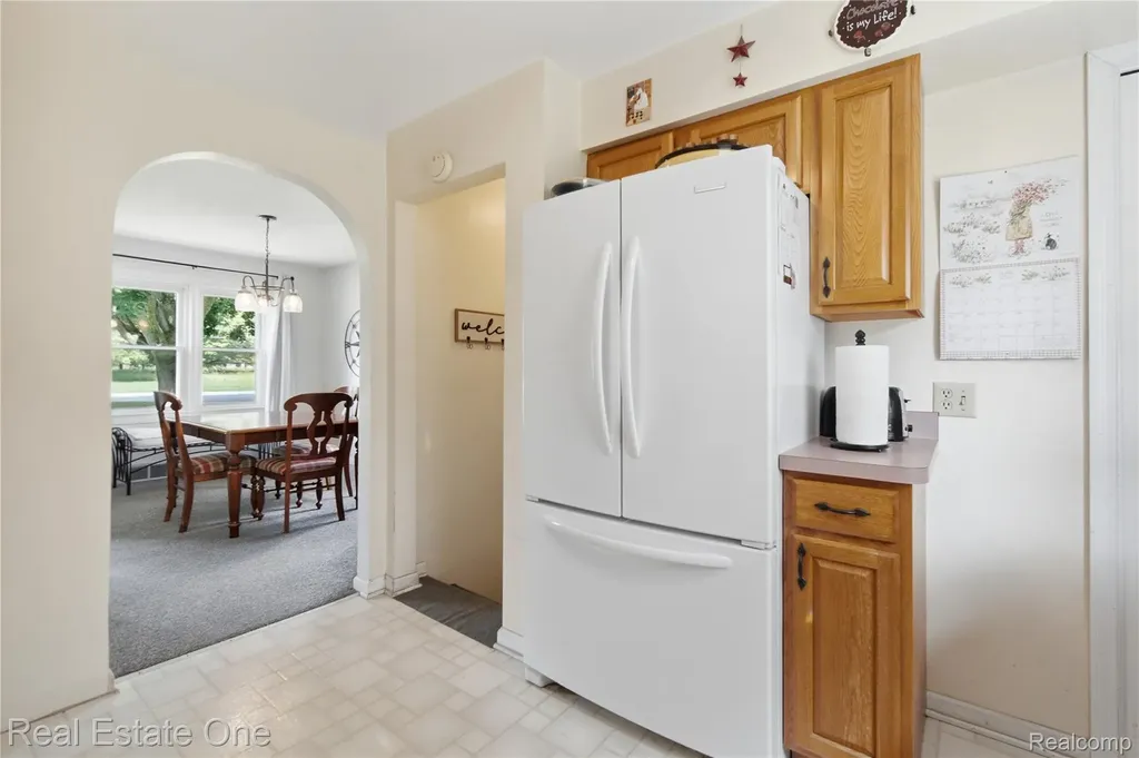 665 S Howell Street Pinckney Village MI 48169
