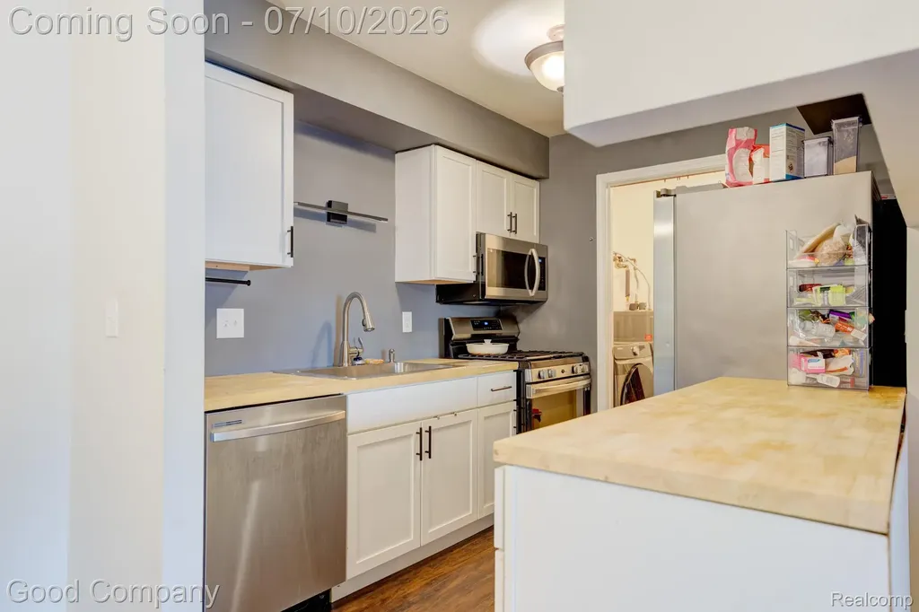1525 Harbour Court Trenton City MI 48183