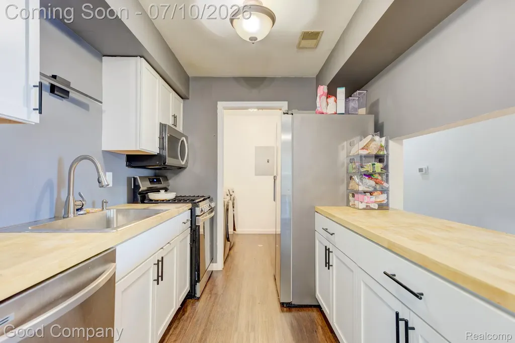 1525 Harbour Court Trenton City MI 48183
