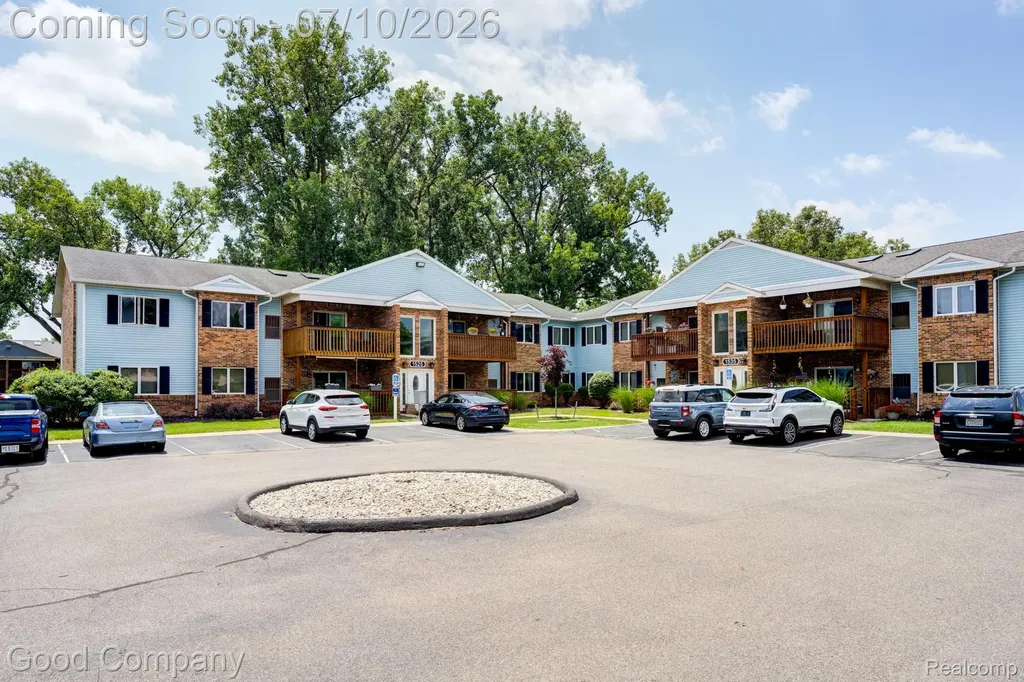 1525 Harbour Court Trenton City MI 48183