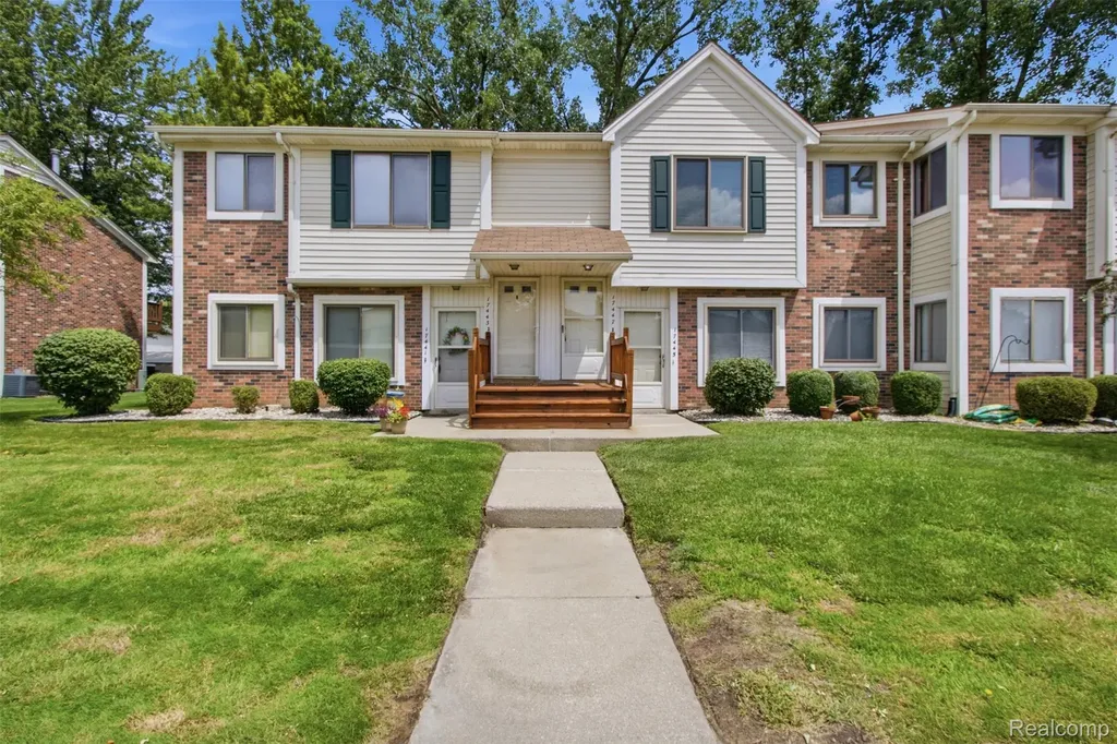 17447 Utica Oaks Lane Roseville City MI 48066