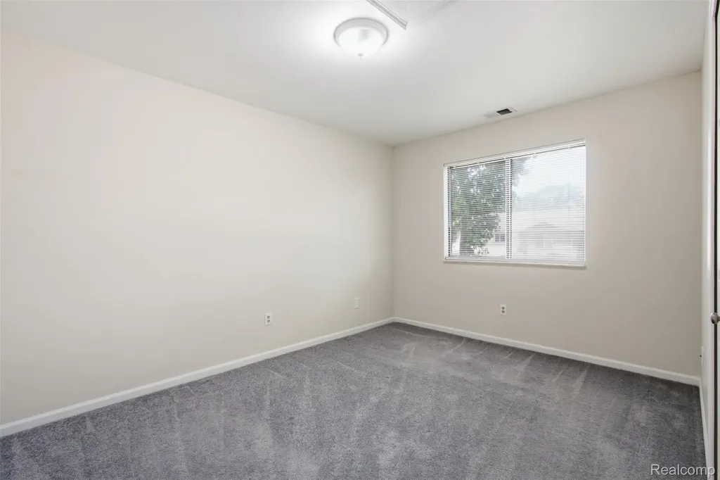 17447 Utica Oaks Lane Roseville City MI 48066