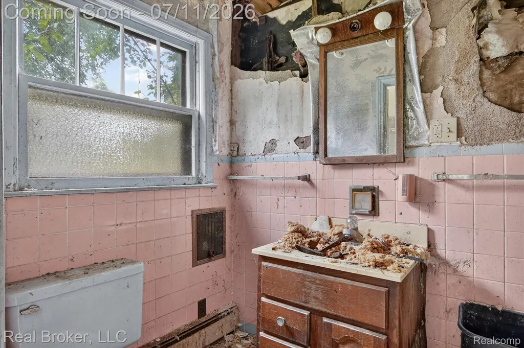 27483 Pontiac Trail Lyon Charter Township MI 48178