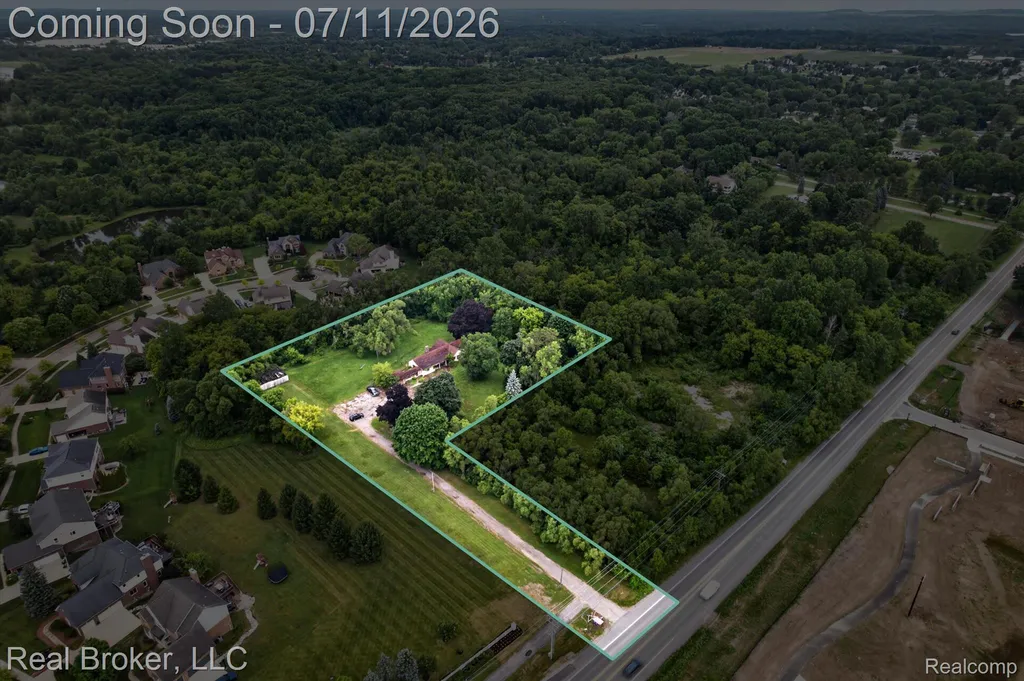 27483 Pontiac Trail Lyon Charter Township MI 48178