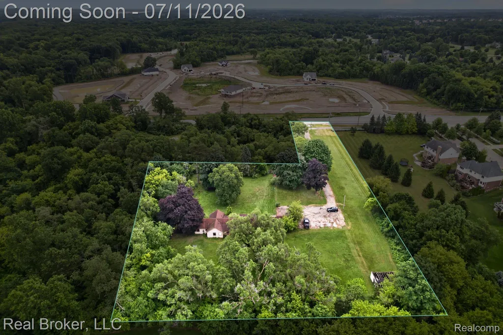 27483 Pontiac Trail Lyon Charter Township MI 48178