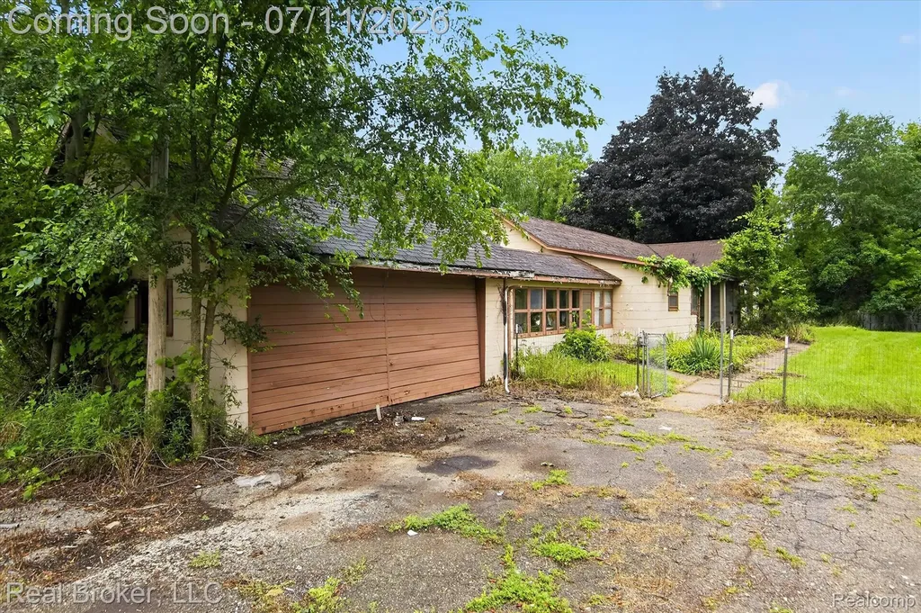 27483 Pontiac Trail Lyon Charter Township MI 48178