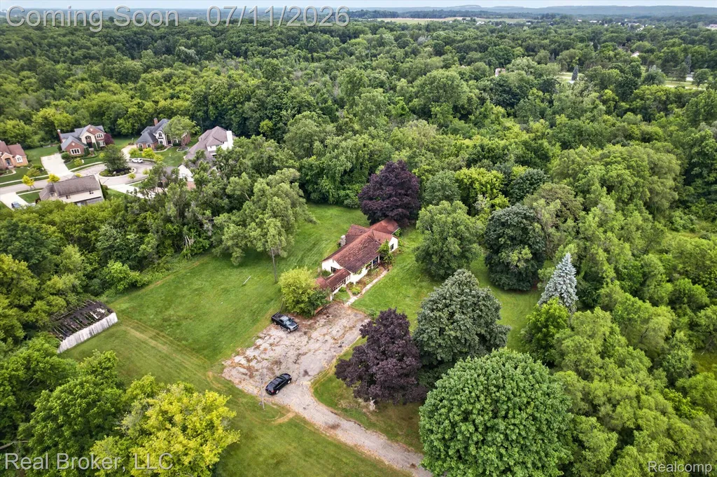 27483 Pontiac Trail Lyon Charter Township MI 48178