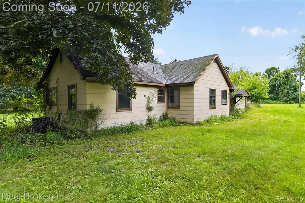 27483 Pontiac Trail Lyon Charter Township MI 48178