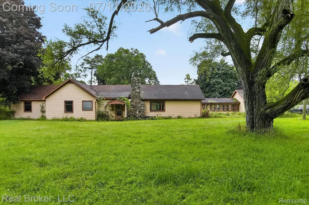 27483 Pontiac Trail Lyon Charter Township MI 48178