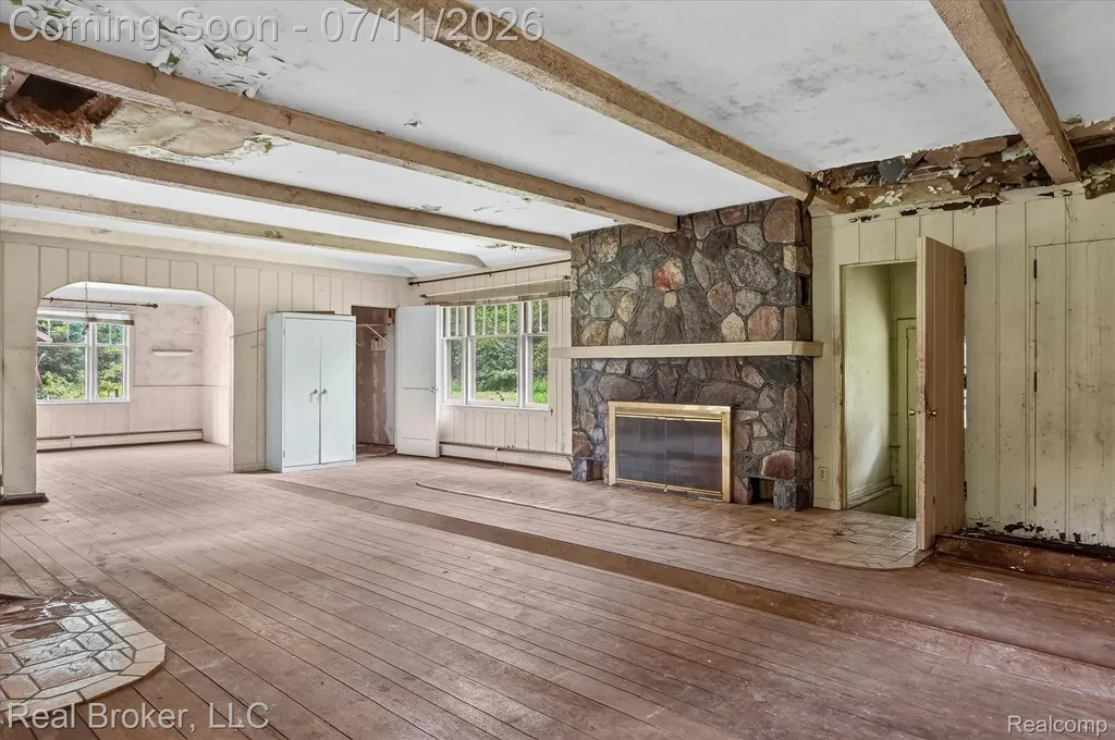 27483 Pontiac Trail Lyon Charter Township MI 48178