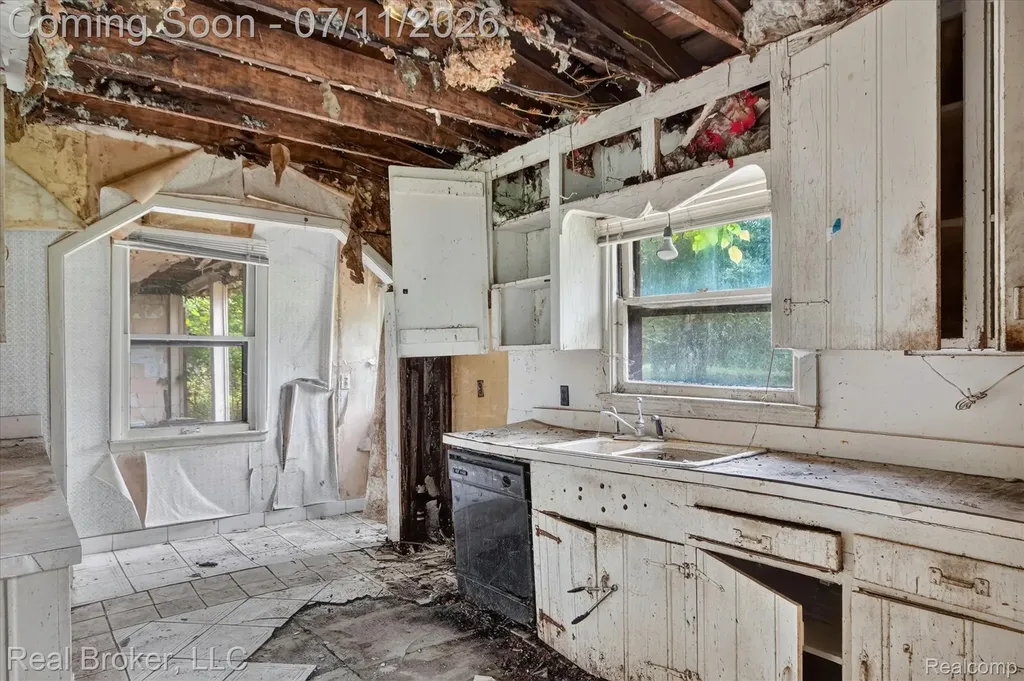 27483 Pontiac Trail Lyon Charter Township MI 48178