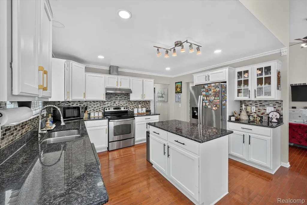 48166 Ellington Drive Macomb Township MI 48044