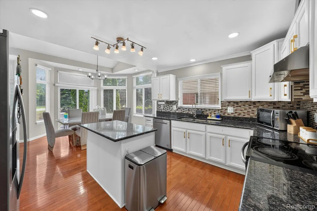 48166 Ellington Drive Macomb Township MI 48044