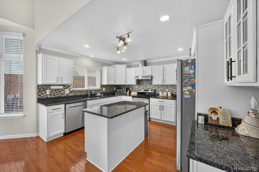 48166 Ellington Drive Macomb Township MI 48044