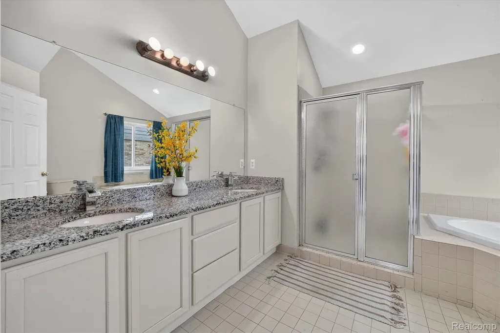 48166 Ellington Drive Macomb Township MI 48044