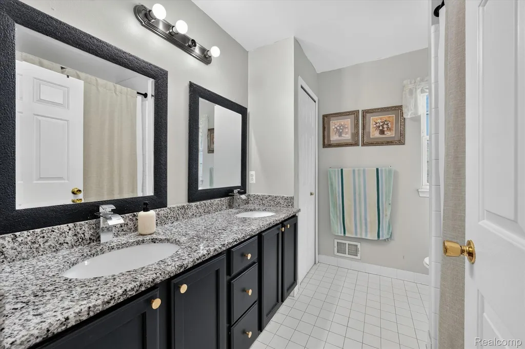 48166 Ellington Drive Macomb Township MI 48044