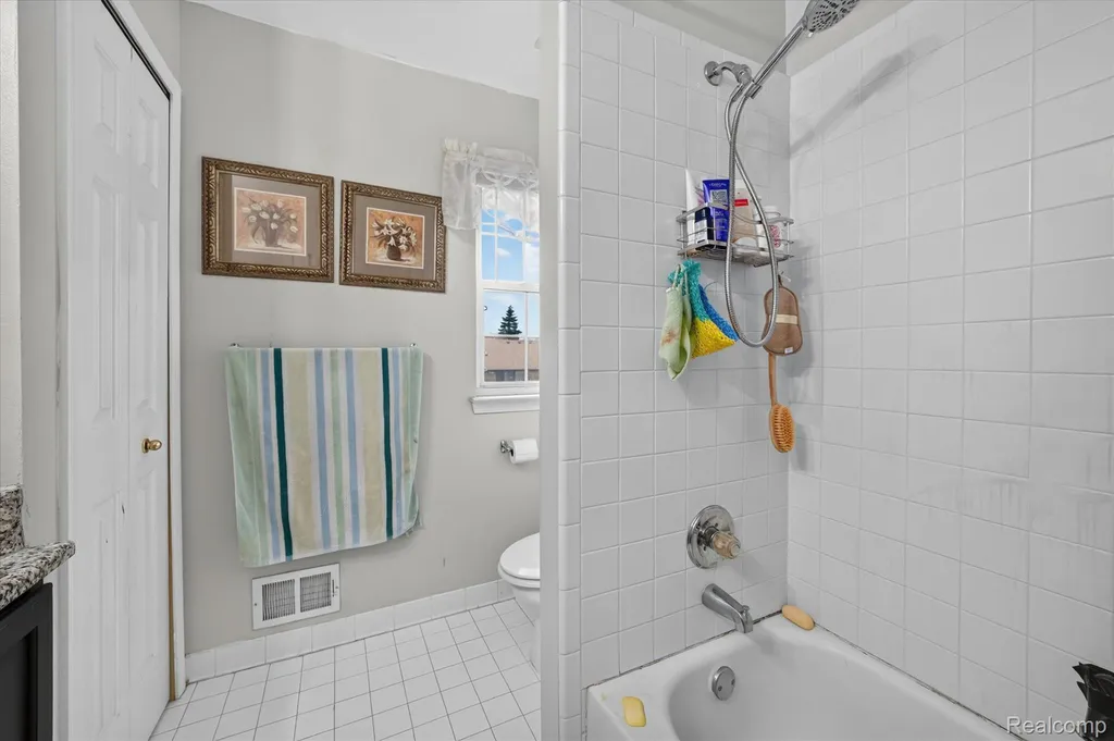 48166 Ellington Drive Macomb Township MI 48044