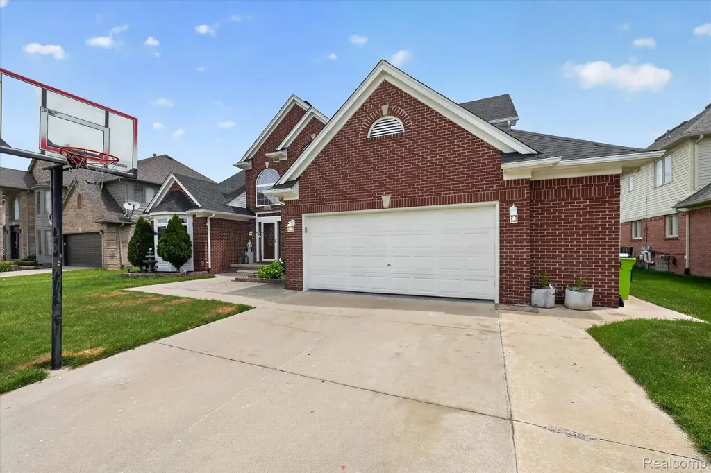 48166 Ellington Drive Macomb Township MI 48044