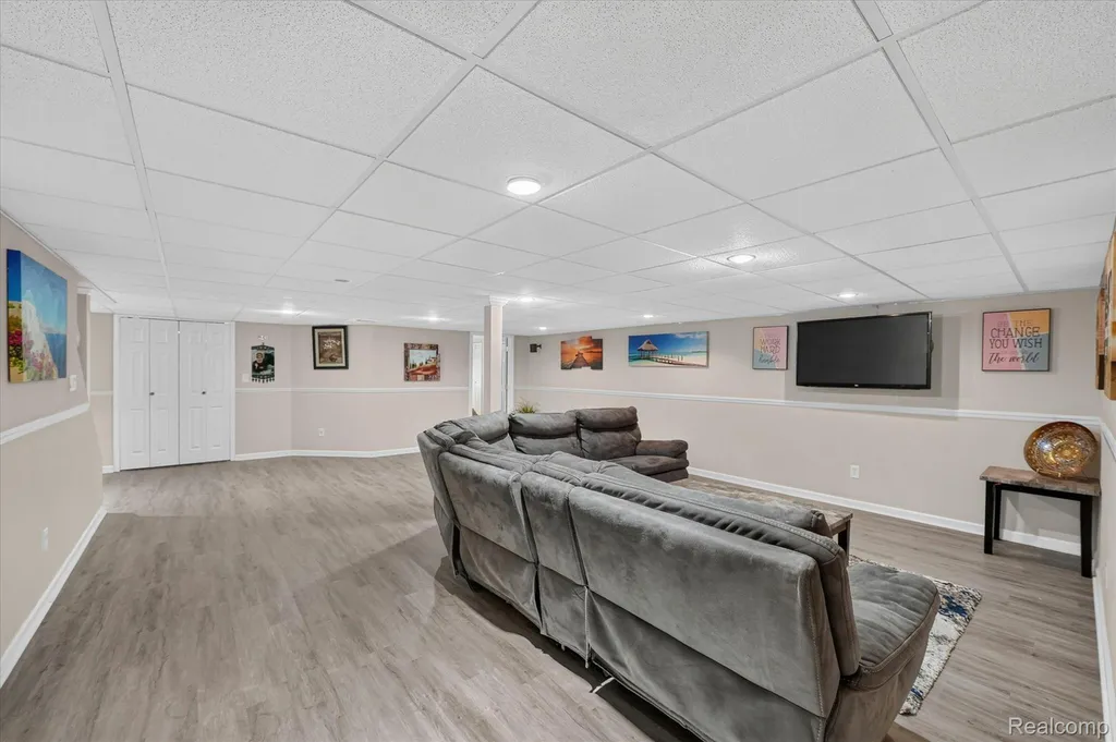 48166 Ellington Drive Macomb Township MI 48044