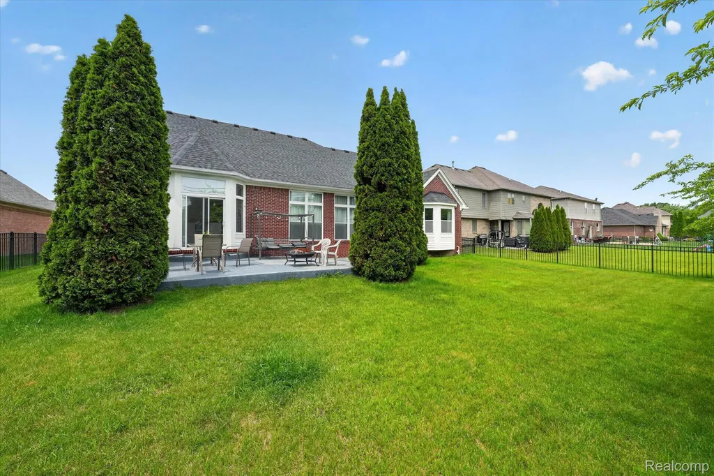 48166 Ellington Drive Macomb Township MI 48044