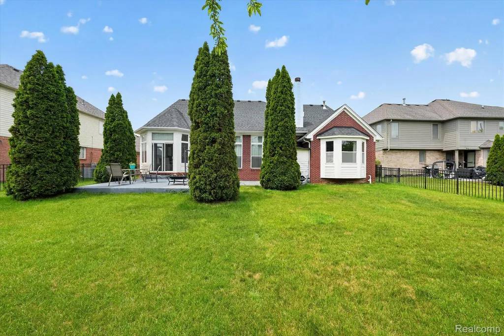 48166 Ellington Drive Macomb Township MI 48044