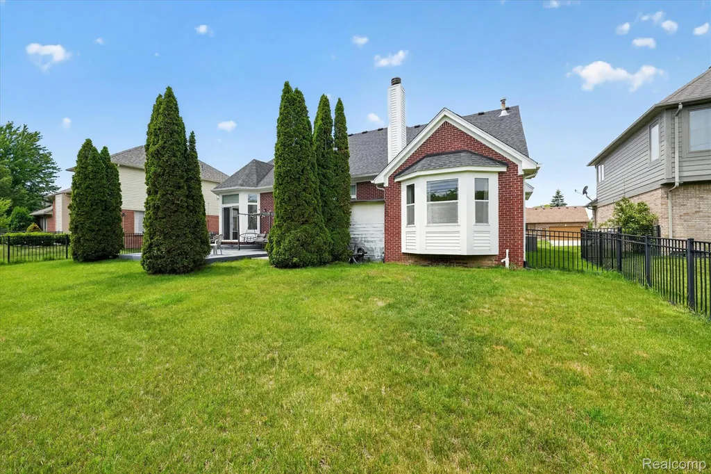 48166 Ellington Drive Macomb Township MI 48044