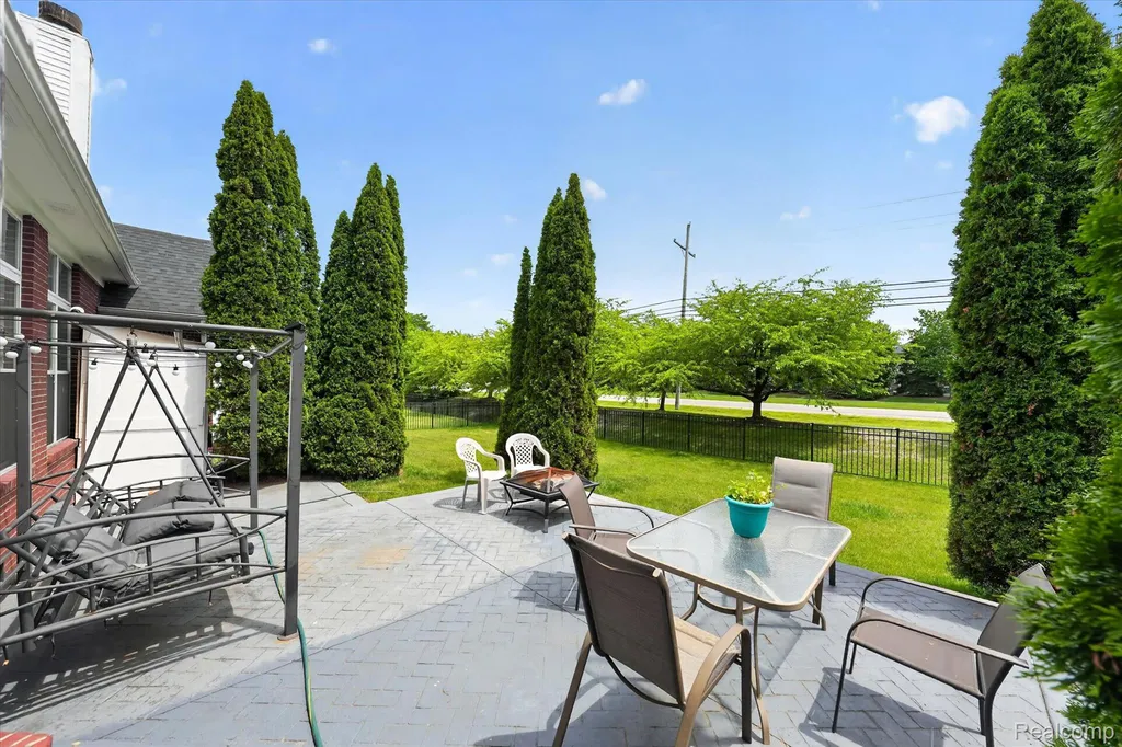 48166 Ellington Drive Macomb Township MI 48044