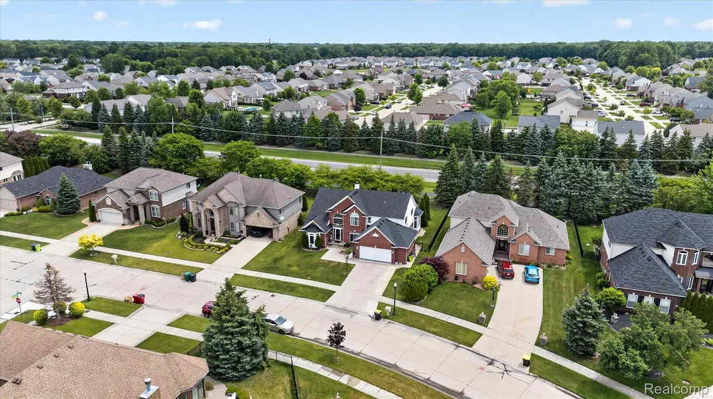 48166 Ellington Drive Macomb Township MI 48044