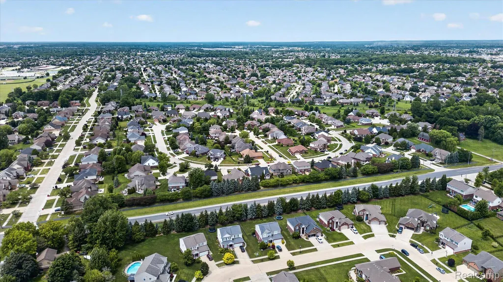 48166 Ellington Drive Macomb Township MI 48044