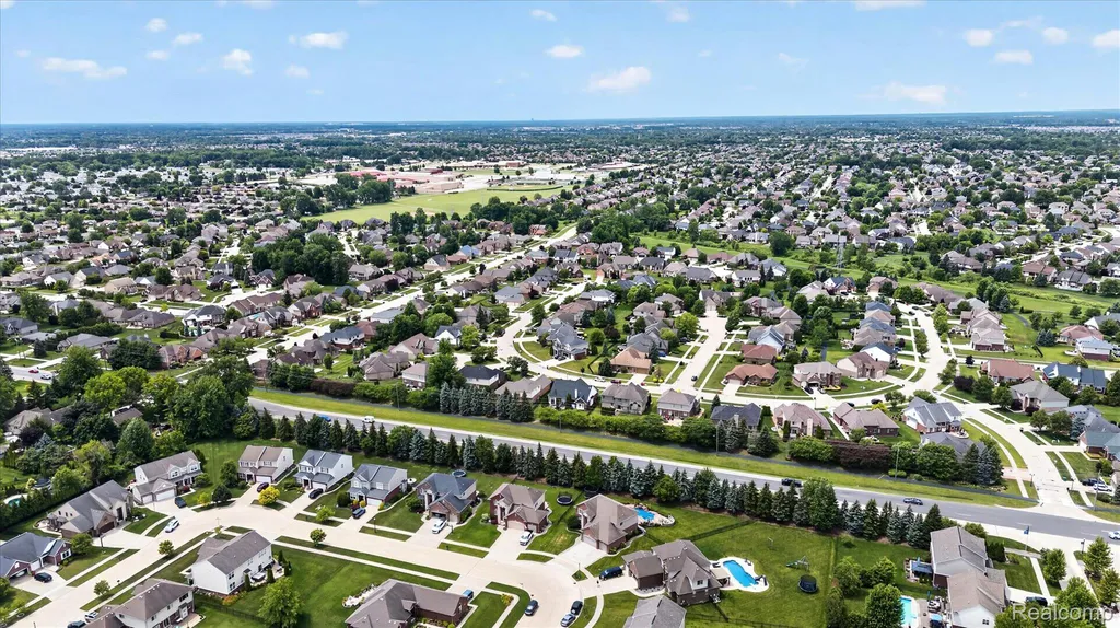 48166 Ellington Drive Macomb Township MI 48044