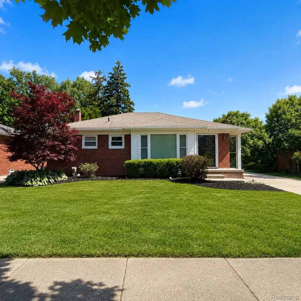 21931 Mauer Street St. Clair Shores City MI 48080