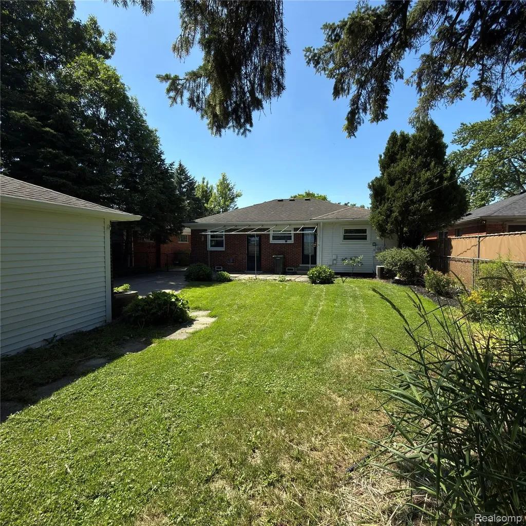 21931 Mauer Street St. Clair Shores City MI 48080