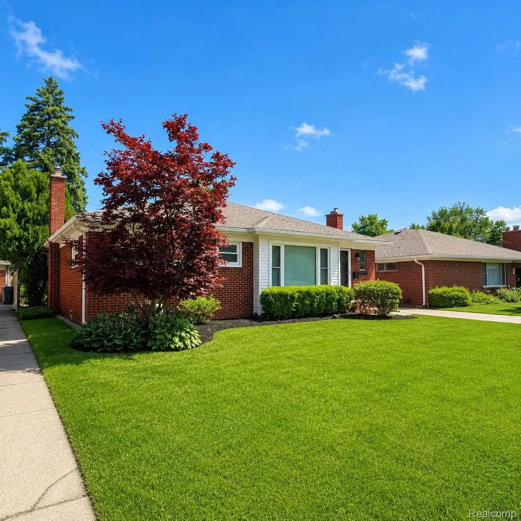 21931 Mauer Street St. Clair Shores City MI 48080