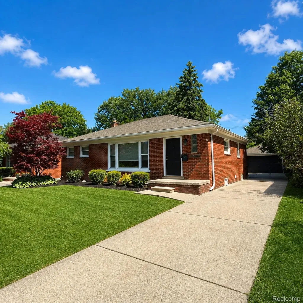 21931 Mauer Street St. Clair Shores City MI 48080